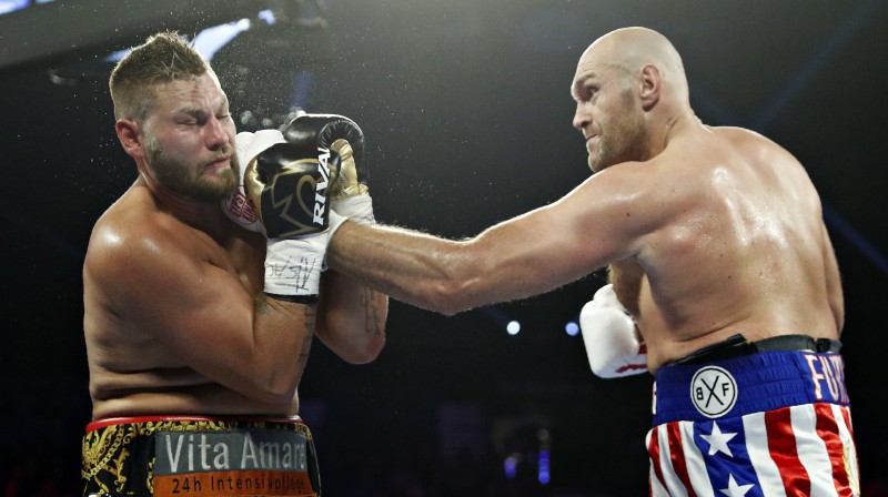 Taisons Fjūrijs pret Tomu Švarcu. Foto: AP/Scanpix