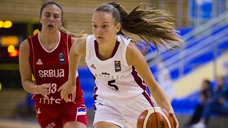 Ketija Vihmane: četri tālmetieni un 14 punkti uzvarā pār Igauniju. Foto: FIBA