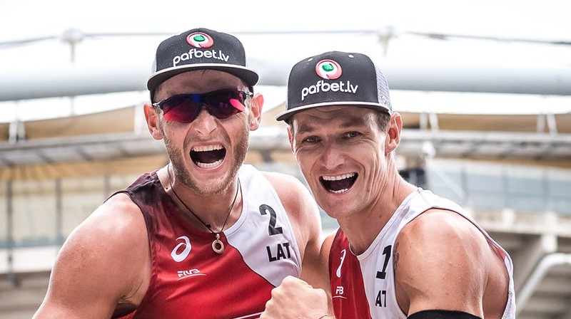 Edgars Točs un Mārtiņš Pļaviņš. Foto: Nicol Marschall / FIVB Beach Volleyball World Championships 2019