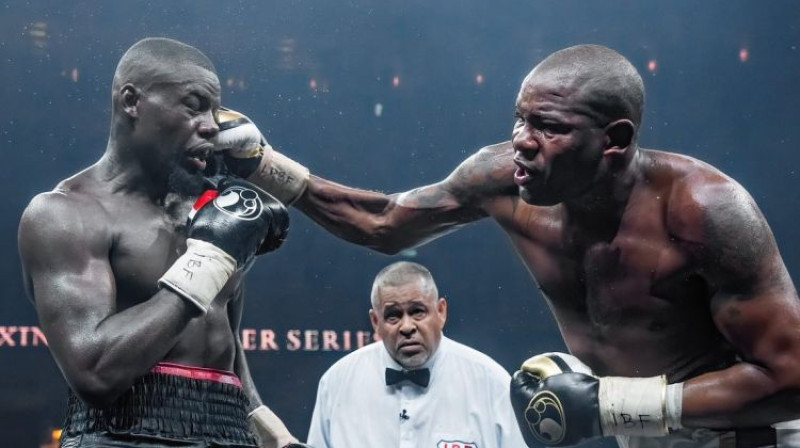 Endrjū Tabiti un Juniers Dortikoss IBF titulcīņā Rīgā. Foto: World Boxing Superseries