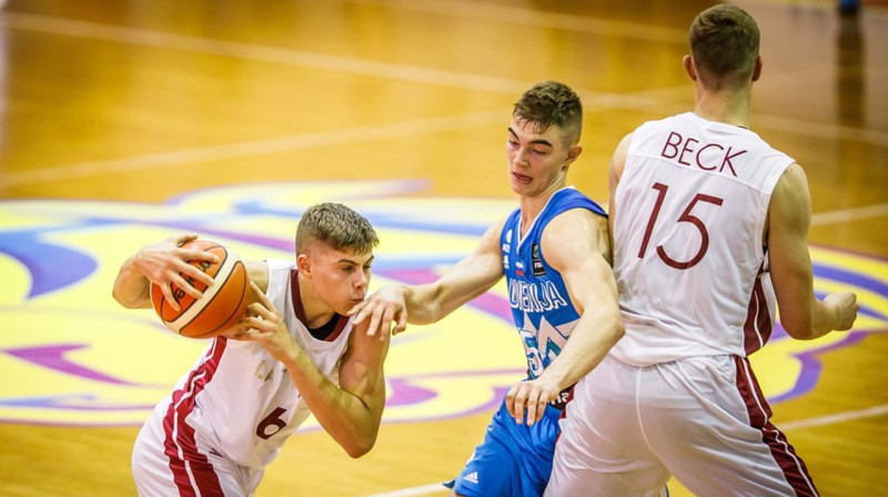 Kristaps Ķilps un Jēkabs Beks. Foto: FIBA