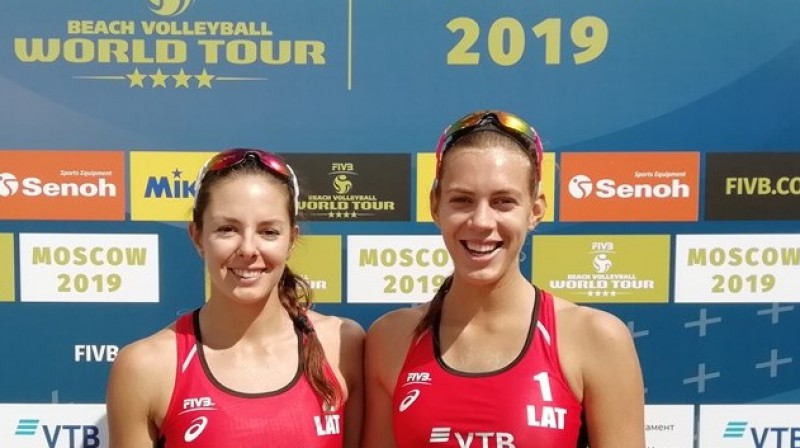 Anastasija Kravčenoka un Tīna Graudiņa. Foto: worldtour.2019.fivb.com