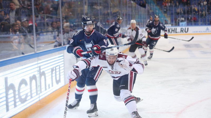 Rafaels Bikmuļļins un Uvis Balinskis. Foto: hcnh.ru