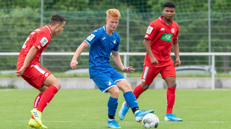 Rolands Bočs spēlē pret "1. FSV Mainz". Foto: TSG 1899 Hoffenheim