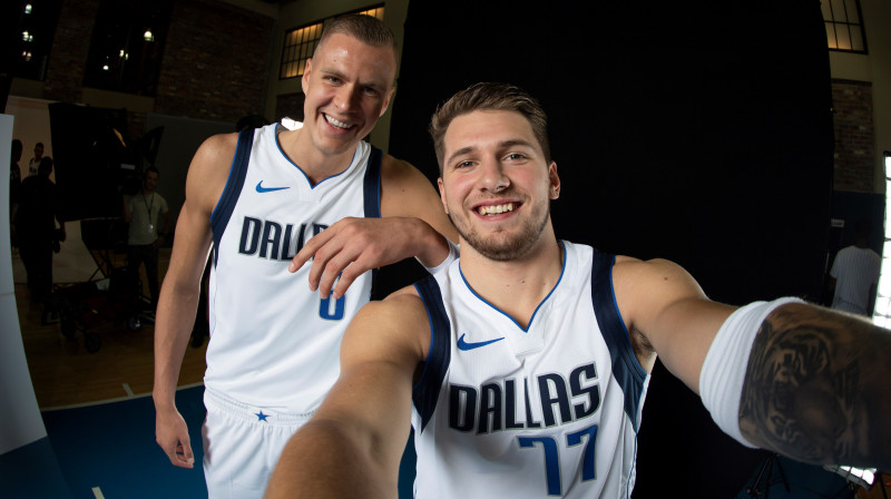 Kristaps Porziņģis un Luka Dončičs. Foto: Reuters/Scanpix