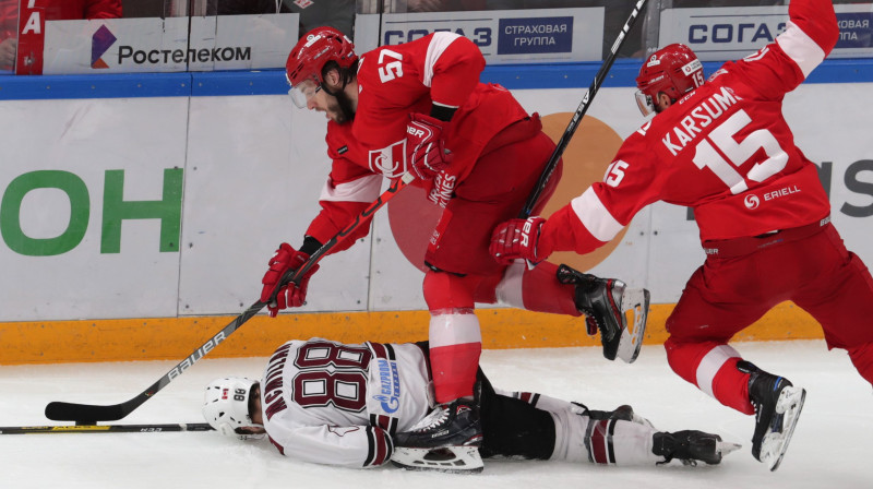 Brendons Makmilans un Mārtiņš Karsums. Foto: Tass/Scanpix