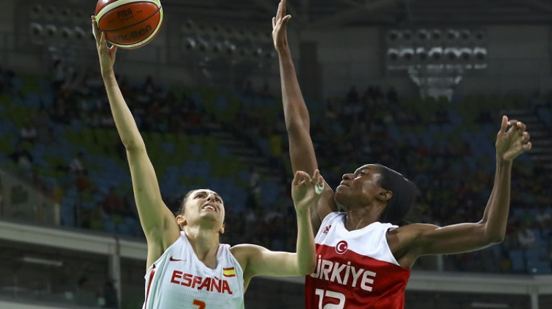 Lara Sandersa cīņā ar Albu Torensu Rio spēļu ceturtdaļfinālā 2016. gada 16. augustā. Foto: Reuters/Scanpix