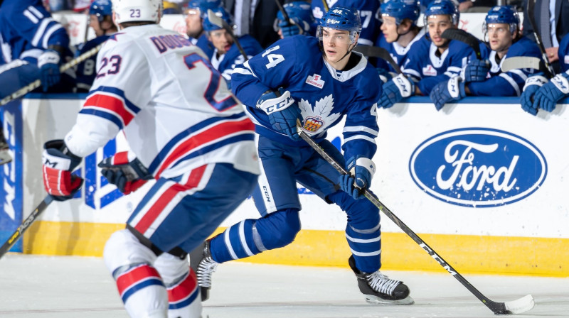 Kristiāns Rubīns ar ripu. Foto: Toronto Marlies