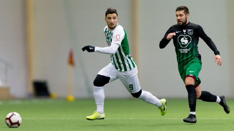 Artūrs Karašausks mačā pret "Žalgiri". Foto: Elvis Žaldaris, fkzalgiris.lt