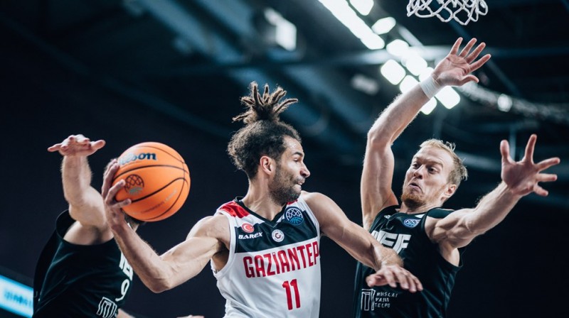 Drū Krofords pret VEF guva 13 un 18 punktus. Foto: FIBA