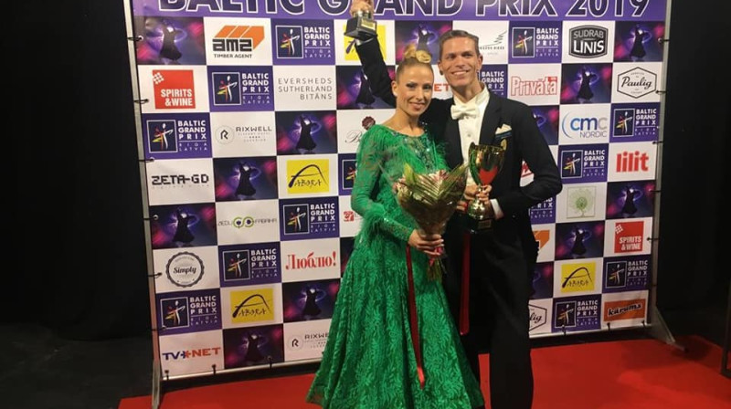 Marko Ricoto un Alīna Kļonova pēc uzvaras "Baltic Grand Prix 2019" Senioru I grupā. Foto: no pāra personīgā arhīva.