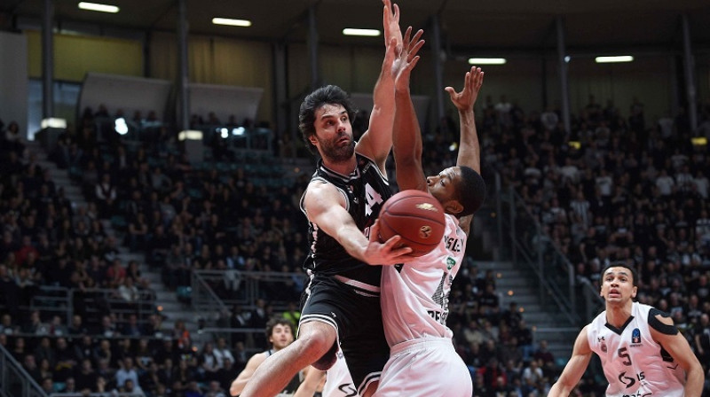 "Virtus" līderis Milošs Teodosičs spēlē pret Belgradas "Partizan". Foto: Eurocupbasketball.com