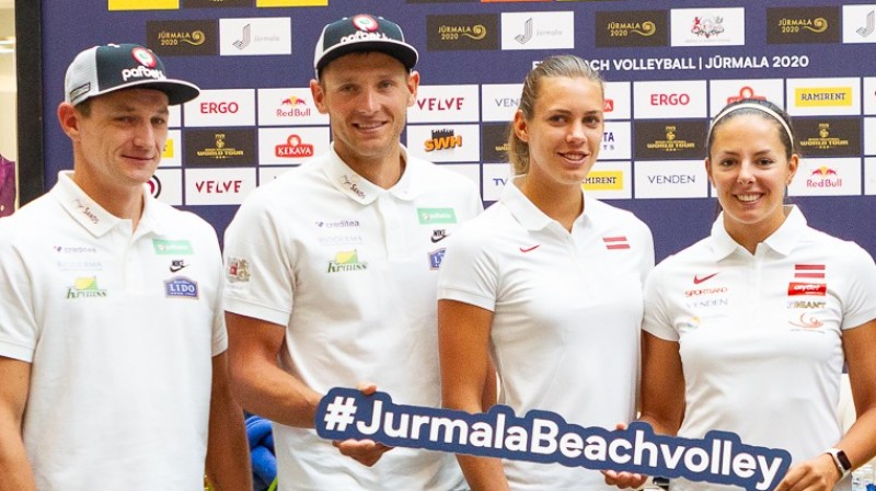 Mārtiņš Pļaviņš, Edgars Točs, Tīna Graudiņa, Anastasija Kravčenoka. Foto: Jurmala.Beachvolley