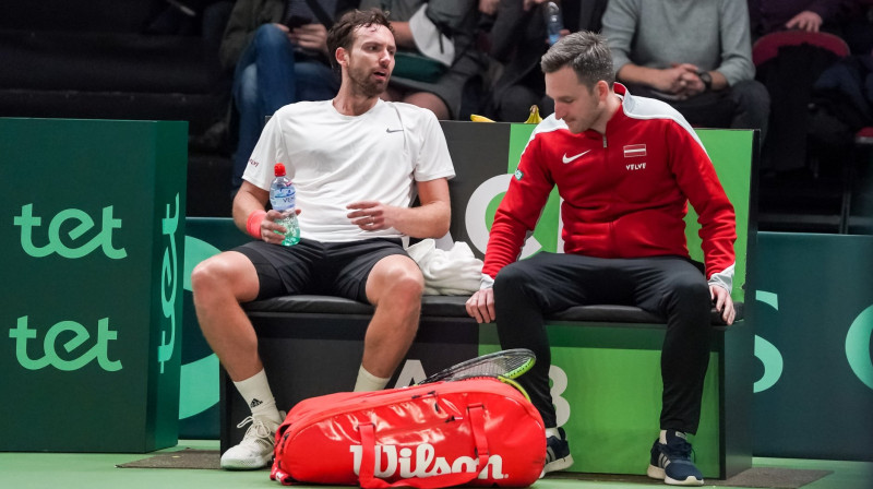 Ernests Gulbis un Latvijas izlases kapteinis Deniss Pavlovs. Foto: Latvijas Tenisa savienība