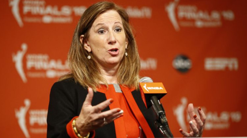 WNBA komisāre Ketija Engelberta 2019. gada draftā. Foto: AP/Scanpix