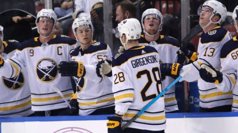 Džeks Aikels (#9), Zemgus Girgensons (#28). Foto: The Canadian Press / tsn.ca