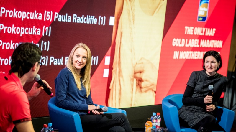 Pola Redklifa un Jeļena Prokopčuka. Publicitātes foto