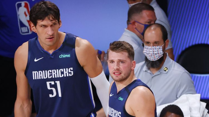 Bobans Marjanovičs un Luka Dončičs. Foto: AFP/Scanpix