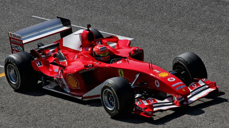 Miks Šūmahers "Ferrari F2004" formulā. Foto: Motorsport.com