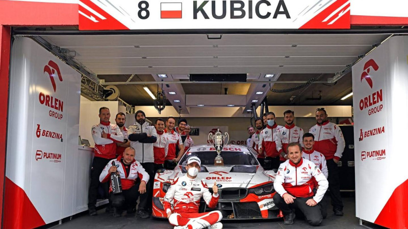 Roberts Kubica ar komandu līksmo