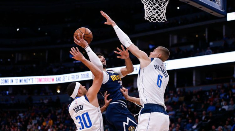 Sets Karijs un Kristaps Porziņģis "Mavericks" krāsās. Foto: USA TODAY Sports/Scanpix