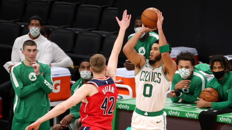 Dāvis Bertāns pret Bostonu. Foto: AFP/Scanpix