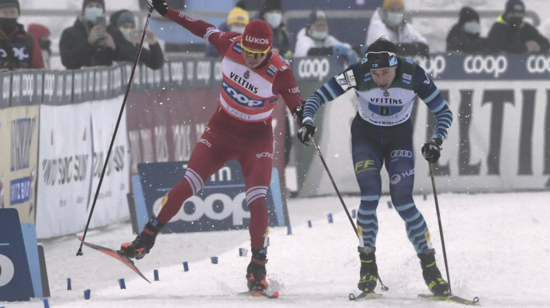 Aleksandrs Bolšunovs cīņā ar somu sportistu. Foto: Imago Images/Scanpix