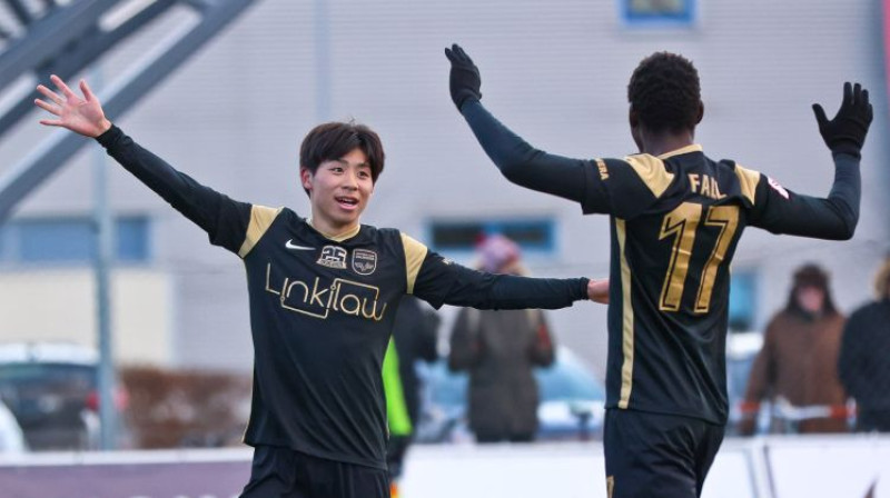 Daisuke Jokota un Paps Falls. Foto: Valmiera FC