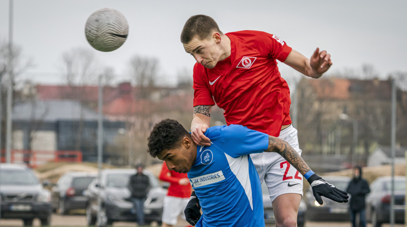 Vladislavs Soloveičiks raida bumbu savos vārtos. Foto: Nora Krevņeva Baibakova/RFS