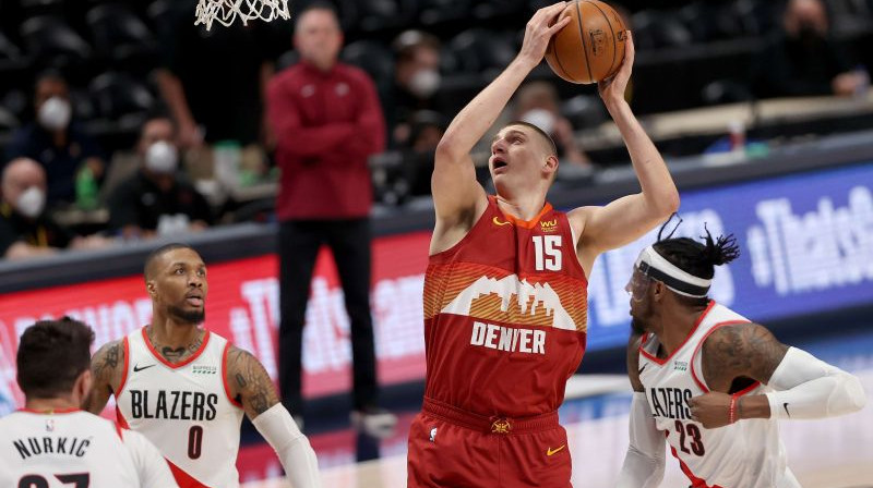 Nikola Jokičs (vidū). Foto: AFP/Scanpix