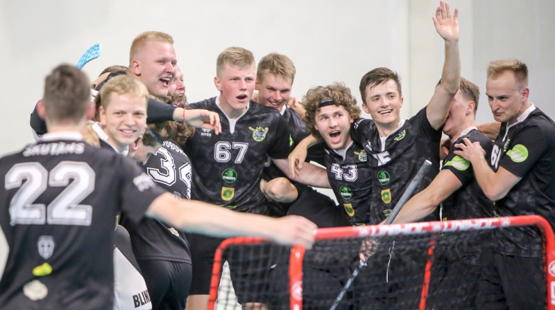 "Talsu NSS/Krauzers" gavilē par uzvaru pusfinālā. Foto: Ritvars Raits. floorball.lv