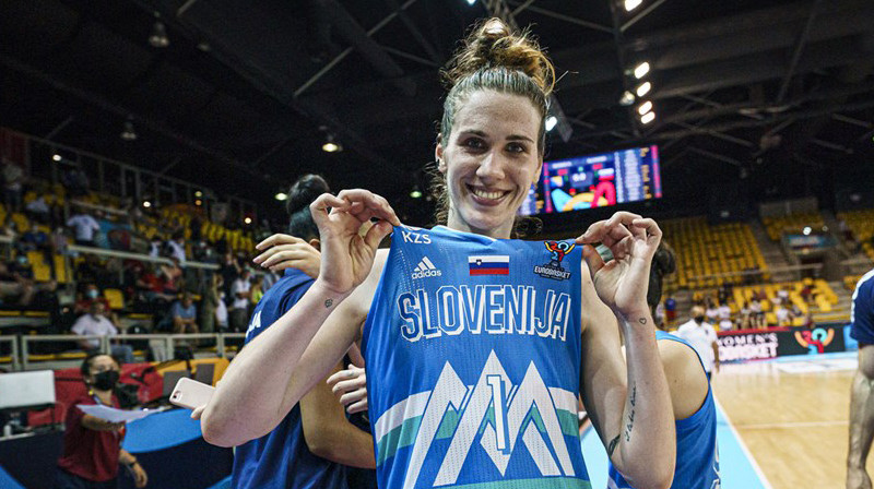 Slovēnijas centra spēlētāja Eva Ļiseca: 22 punkti uzvarā pār Bosniju. Foto: FIBA