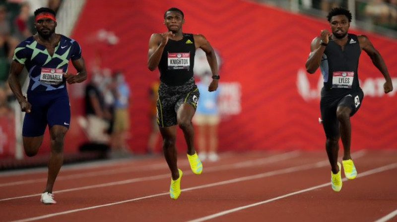 Trīs ātrākie 200m finiša taisnē ar pasaules junioru rekordistu Naitonu pa vidu. Foto: Scanpix/AP.