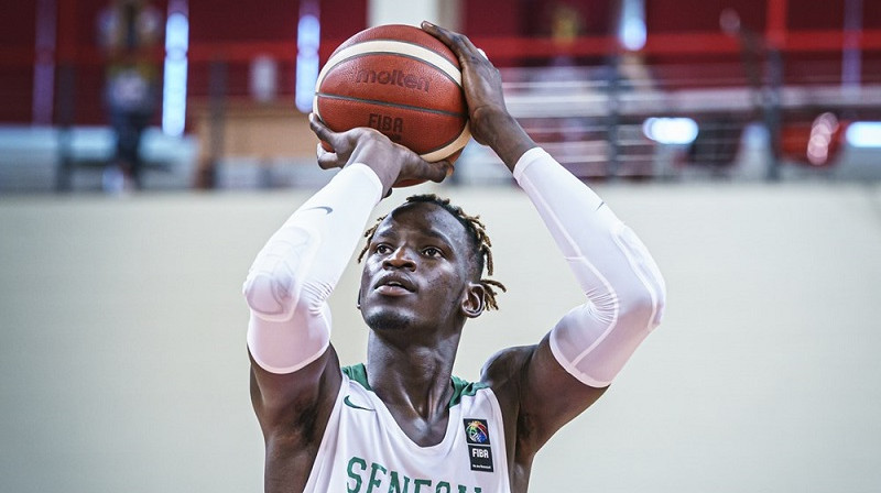 Senegālas centra spēlētājs Ibu Badži 2021. gada 3. jūlijā Daugavpilī. Foto: Romāns Kokšarovs, FIBA