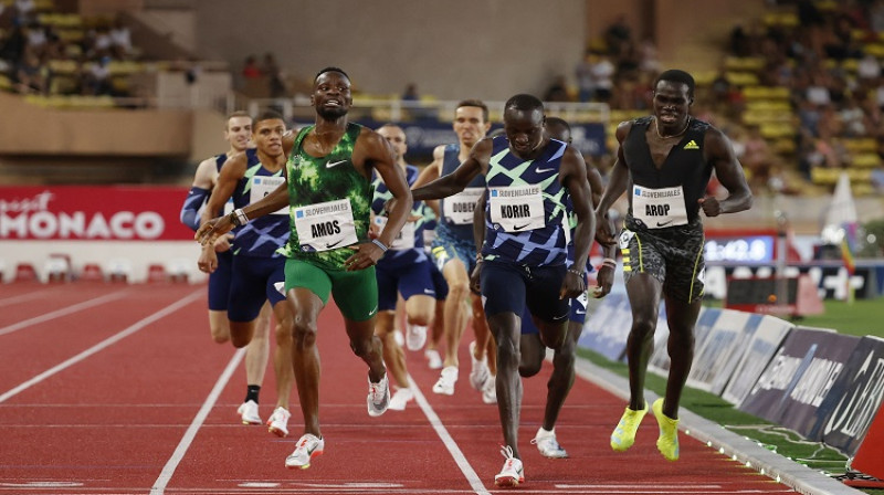 Ciešais finišs vīriešiem 800m. Foto: Scanpix/Reuters