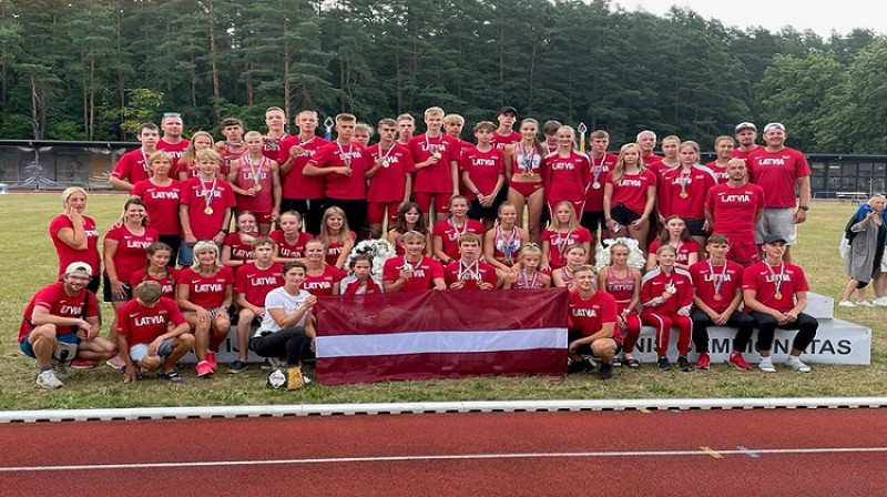 Latvijas U16 izlases pārstāvji. Foto: Latvijas Vieglatlētikas savienība.