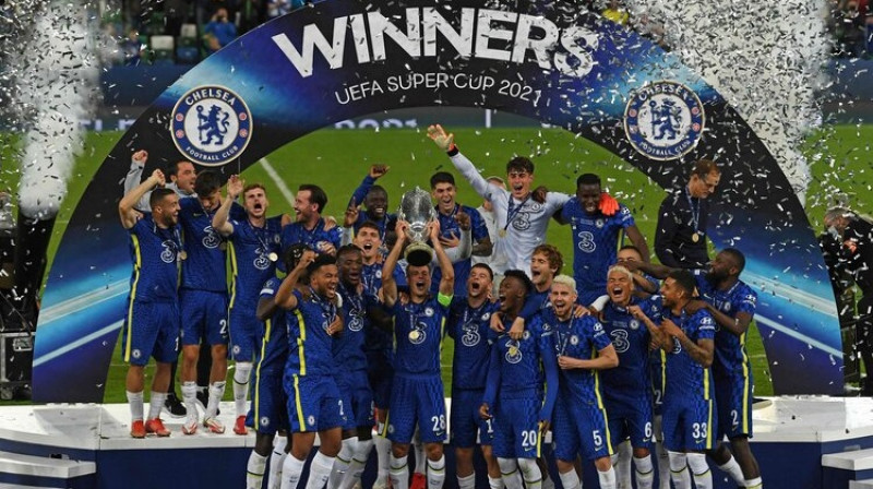 Londonas ''Chelsea'' futbolisti līksmo par triumfu UEFA Superkausā. Foto: AFP/Scanpix