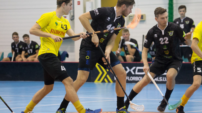 Moments no spēles starp komandām "Rubene" un "Talsu NSS/Krauzers". Foto: Edgars Vaivads, floorball.lv