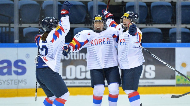 Dienvidkorejas izlases hokejistes. Foto: Dean Woolley/IIHF