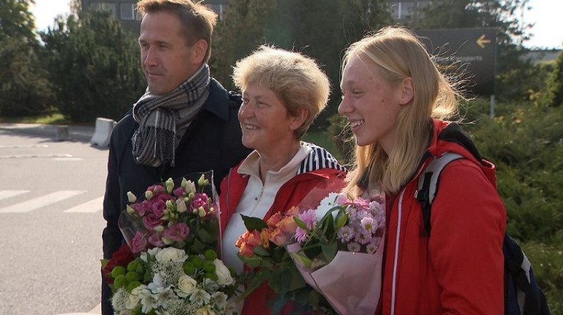 No kreisās: H.Bukavs, I.Krūze un L.Rumpe. Foto: uzkrānuzņēmums.