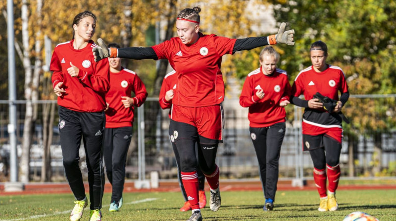 Latvijas U19 sieviešu izlases futbolistes. Foto: LFF