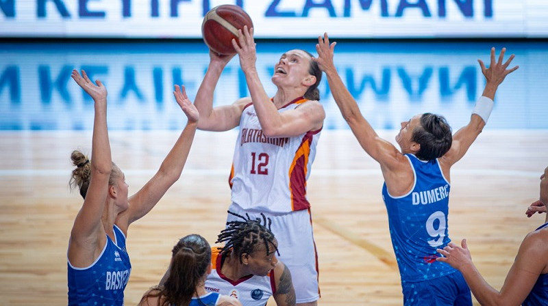 Anete Šteinberga: 21 punkts un astoņas atlēkušās bumbas uzvarā pār "Basket Landes". Foto: EuroLeague Women