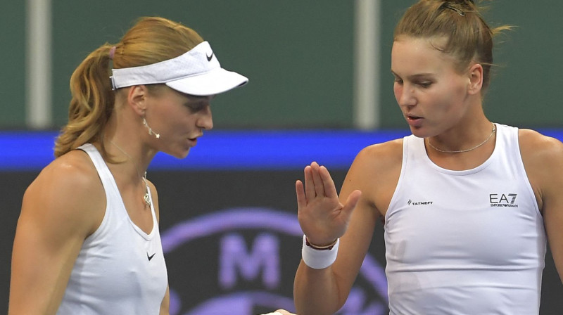 Ludmila Samsonova un Veronika Kudermetova. Foto: AFP/Scanpix