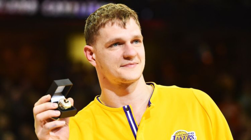 Timofejs Mozgovs ar NBA čempiona gredzenu. Foto: USA Today Sports/Scanpix