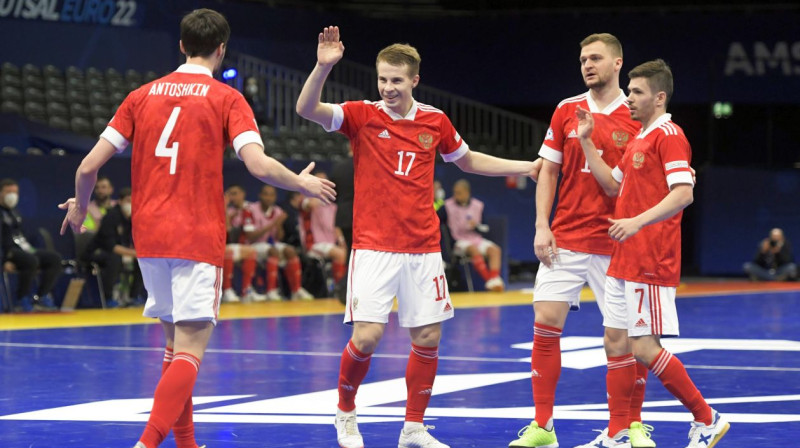 Krievijas izlases telpu futbolisti svin vārtu guvumu. Foto: UEFA Futsal