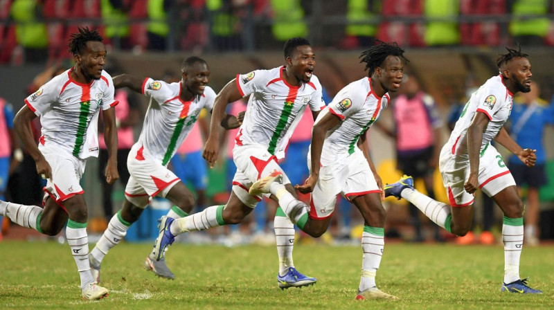 Burkinafaso izlases futbolisti svin uzvaru. Foto: AFP/Scanpix