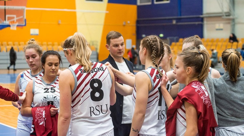 RSU basketbolistes: 13 uzvaras pēc kārtas. Foto: RSU basketbols