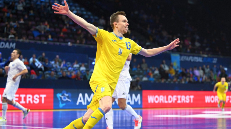 Ukrainas izlases telpu futbolists Ihors Korsuns svin vārtu guvumu. Foto: UEFA Futsal