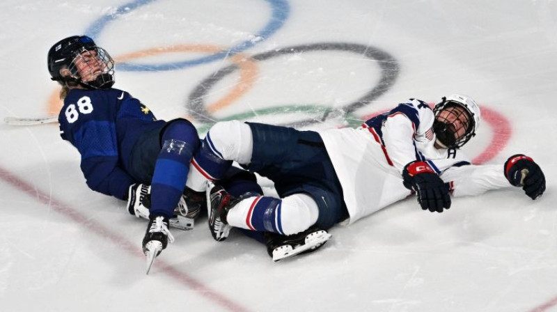 Ronja Savolainena pret Briannu Dekeri. Foto: AP/Scanpix