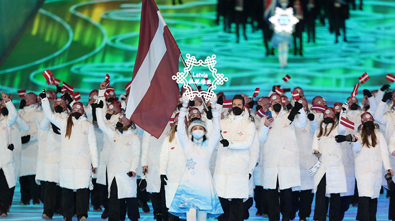 Latvijas delegācija iesoļo stadionā. Foto: Reuters/Scanpix